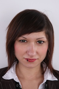 1. Download full pics of Eva (25) from czechcasting.com