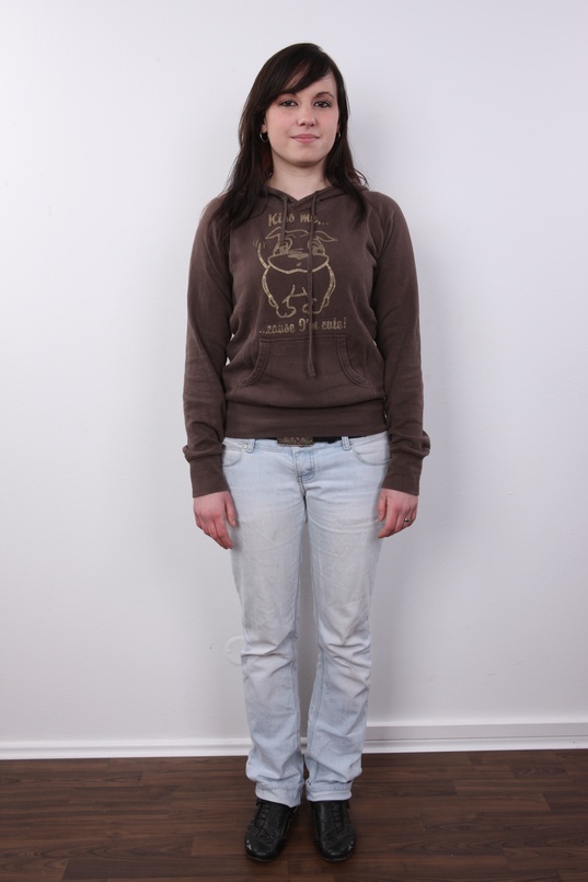 2. Download full pics of Jana (19) from czechcasting.com