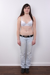 4. Download full pics of Jana (19) from czechcasting.com