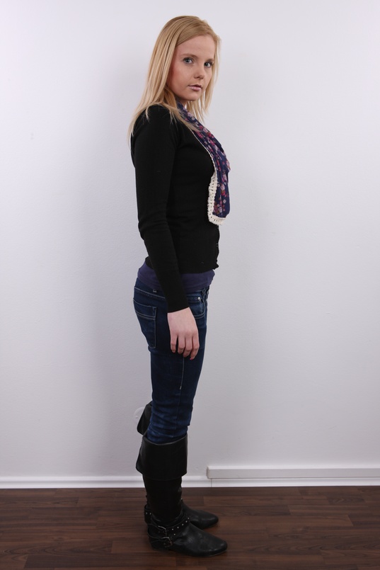 3. Download full pics of Lucie (22) from czechcasting.com