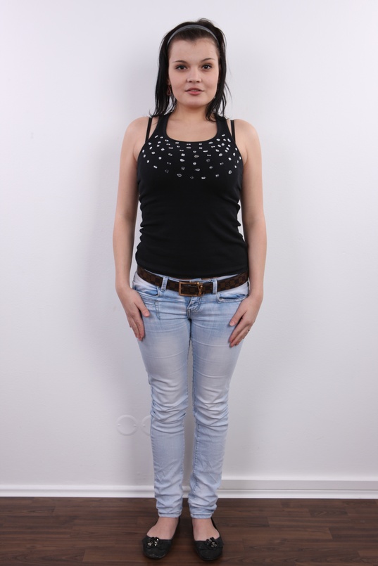 1. Download full pics of Nikola (19) from czechcasting.com