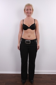 3. Download full pics of Neli (27) from czechcasting.com