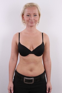 4. Download full pics of Neli (27) from czechcasting.com