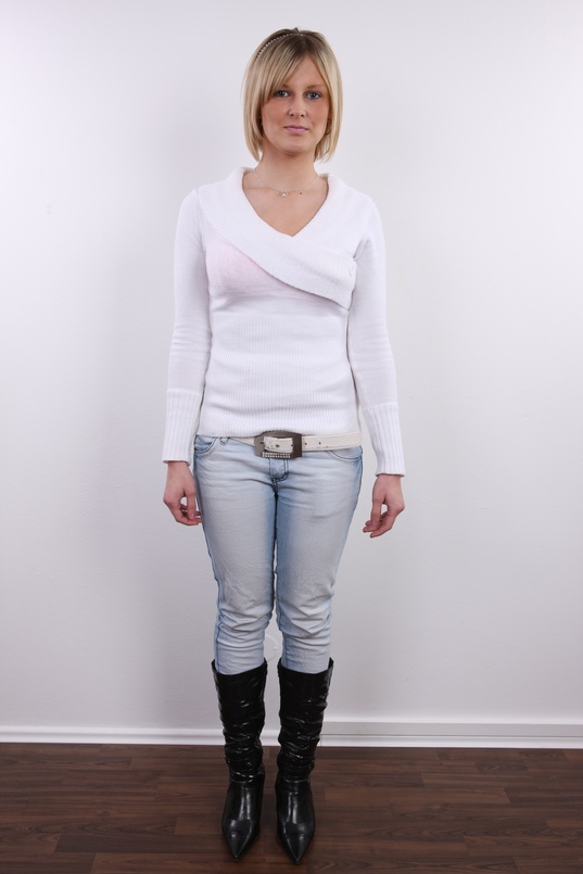 2. Download full pics of Michaela (19) from czechcasting.com