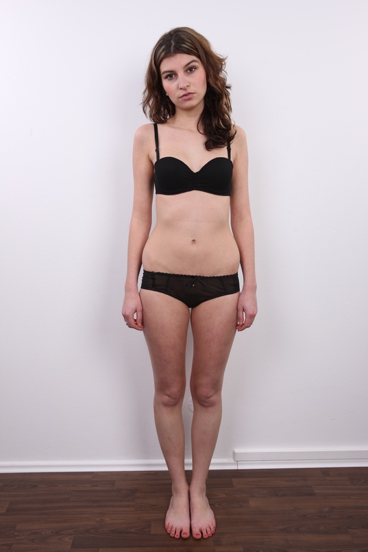 5. Download full pics of Eva (20) from czechcasting.com