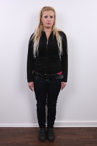 2. Download full pics of Petra (21) from czechcasting.com