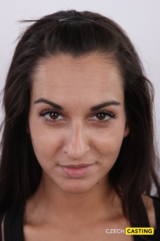 1. Download full pics of Andrea (26) from czechcasting.com