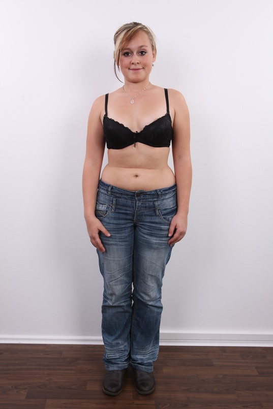 3. Download full pics of Klara (18) from czechcasting.com