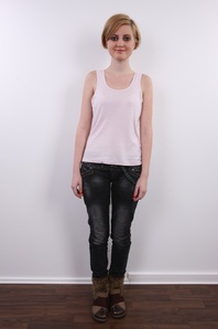 3. Download full pics of Lenka (22) from czechcasting.com