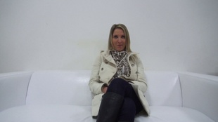 1. Download full pics of Ilona (22) from czechcasting.com