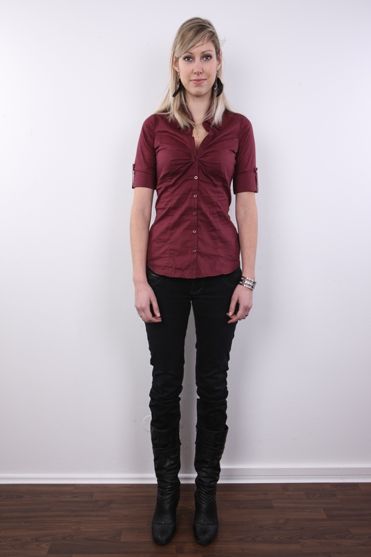 2. Download full pics of Silvie (26) from czechcasting.com