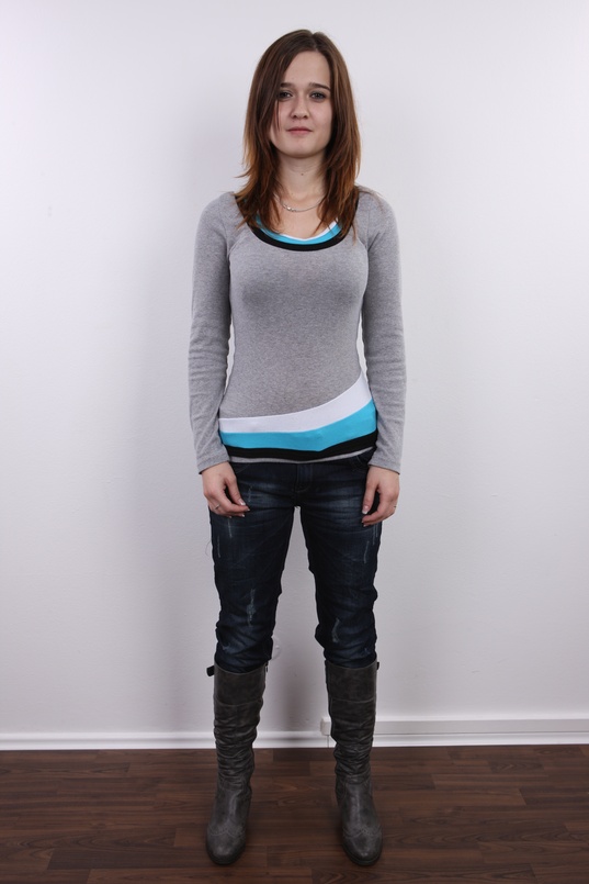 2. Download full pics of Tereza (18) from czechcasting.com