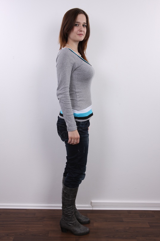 3. Download full pics of Tereza (18) from czechcasting.com