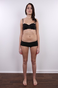 5. Download full pics of Zuzana (18) from czechcasting.com