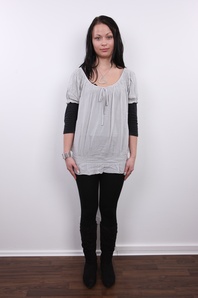 2. Download full pics of Nikola (18) from czechcasting.com