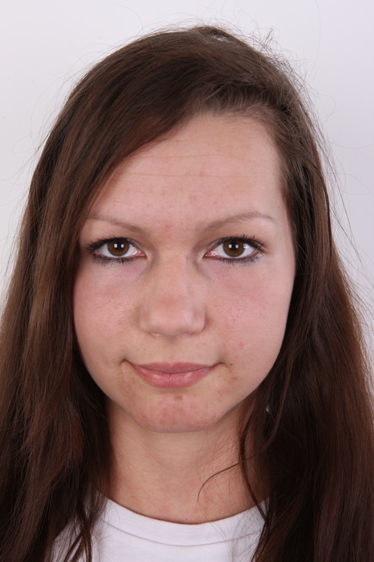 1. Download full pics of Sindy (20) from czechcasting.com