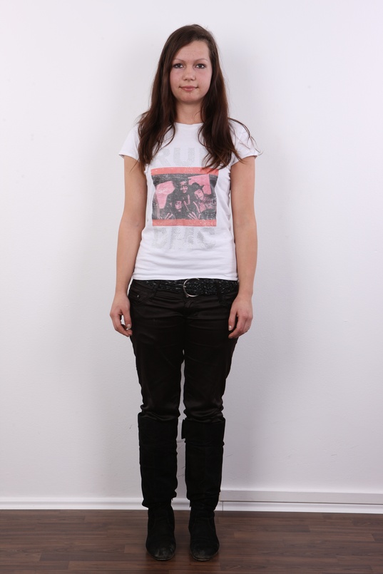 2. Download full pics of Sindy (20) from czechcasting.com