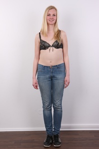 3. Download full pics of Joyce (18) from czechcasting.com