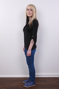 1. Download full pics of Helena (20) from czechcasting.com