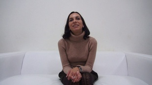 1. Download full pics of Eva (30) from czechcasting.com