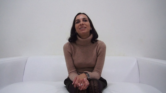 1. Download full pics of Eva (30) from czechcasting.com