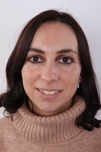 1. Download full pics of Eva (30) from czechcasting.com