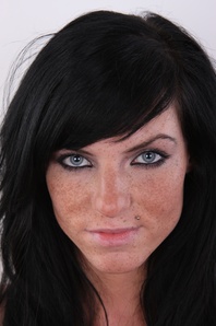 1. Download full pics of Zuzana (23) from czechcasting.com