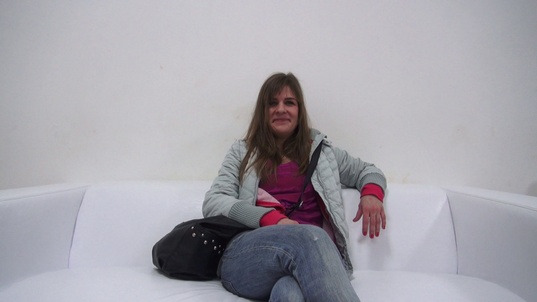 1. Download full pics of Natalie (25) from czechcasting.com