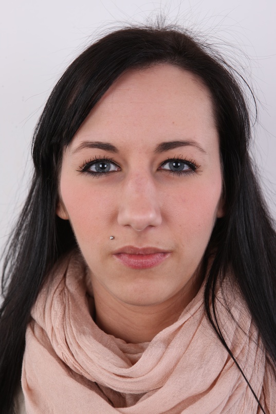 1. Download full pics of Tereza (20) from czechcasting.com