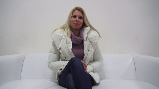 1. Download full pics of Adriana (25) from czechcasting.com