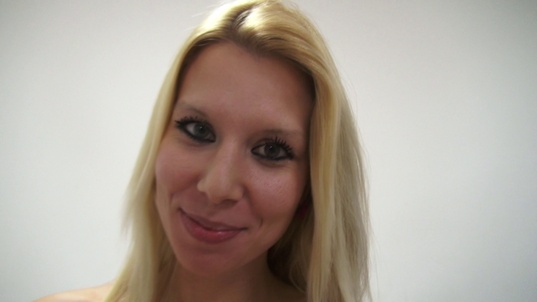 2. Download full pics of Adriana (25) from czechcasting.com