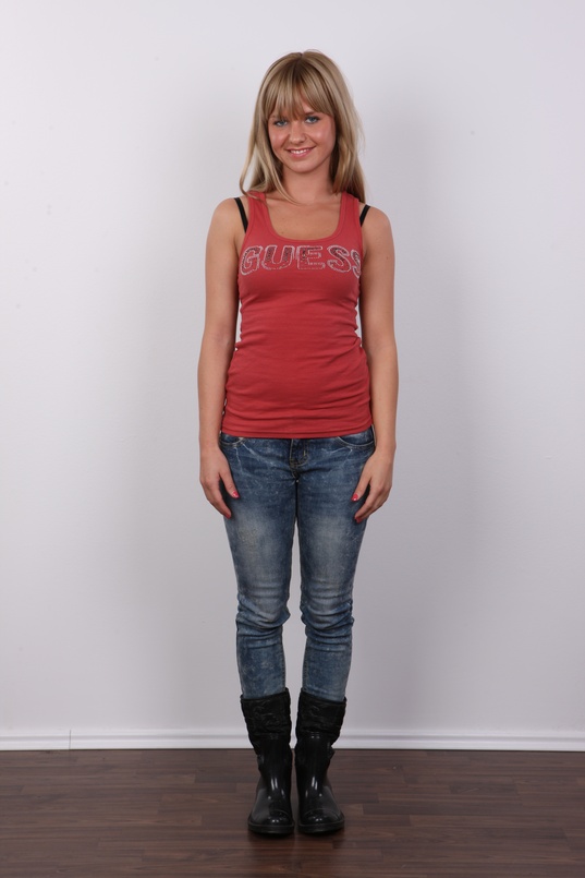 2. Download full pics of Katka (23) from czechcasting.com