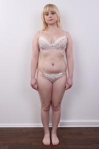 6. Download full pics of Iveta (22) from czechcasting.com