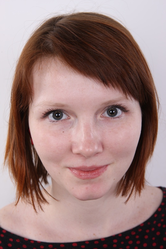 1. Download full pics of Tereza (21) from czechcasting.com