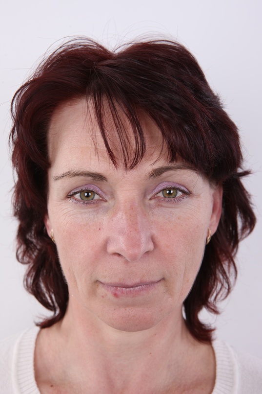 1. Download full pics of Miroslava (43) from czechcasting.com