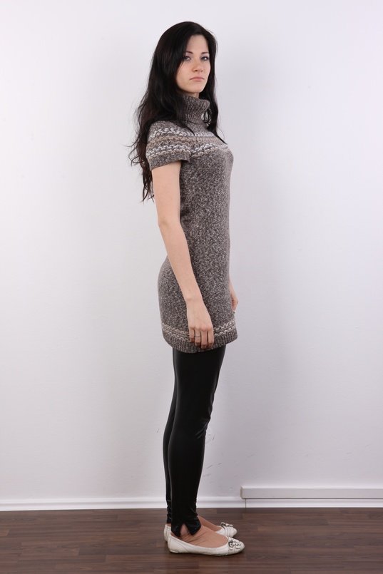 4. Download full pics of Jana (21) from czechcasting.com