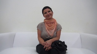 1. Download full pics of Sandra (33) from czechcasting.com