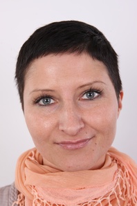 1. Download full pics of Sandra (33) from czechcasting.com