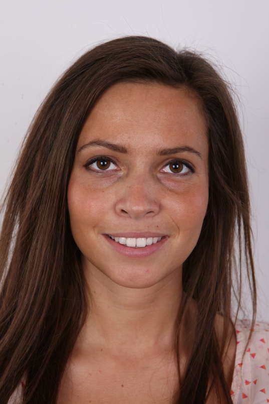 1. Download full pics of Bara (22) from czechcasting.com