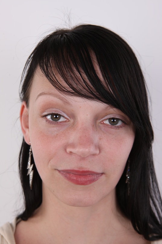 1. Download full pics of Iveta (22) from czechcasting.com