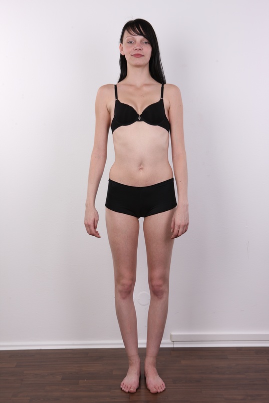 4. Download full pics of Iveta (22) from czechcasting.com