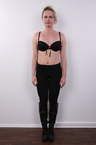 3. Download full pics of Renata (25) from czechcasting.com