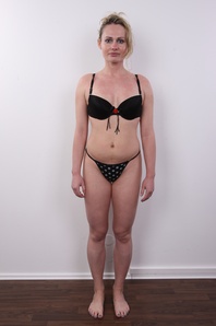 5. Download full pics of Renata (25) from czechcasting.com