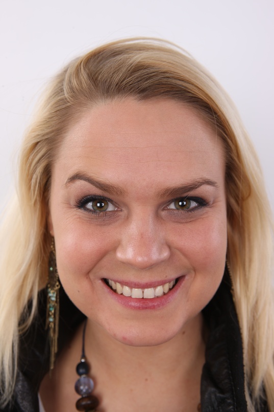 1. Download full pics of Barbora (27) from czechcasting.com