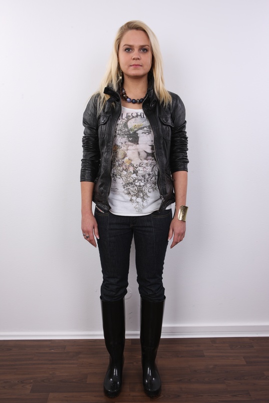 2. Download full pics of Barbora (27) from czechcasting.com