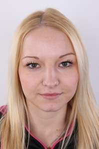 1. Download full pics of Jana (21) from czechcasting.com