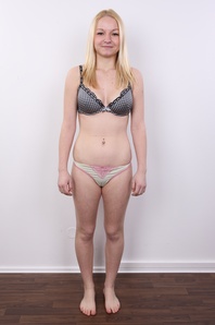 6. Download full pics of Jana (21) from czechcasting.com