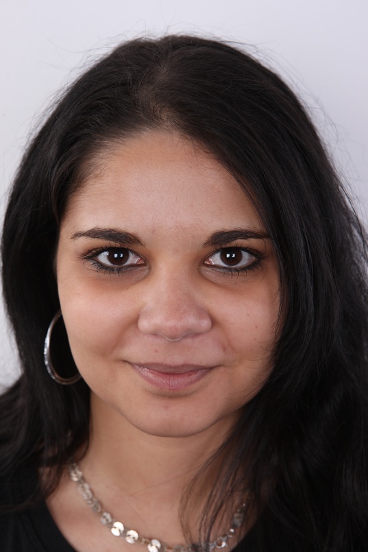 1. Download full pics of Gabriela (22) from czechcasting.com