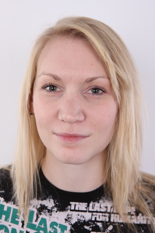 1. Download full pics of Klara (23) from czechcasting.com