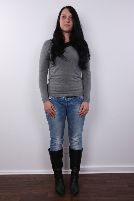 2. Download full pics of Aneta (19) from czechcasting.com